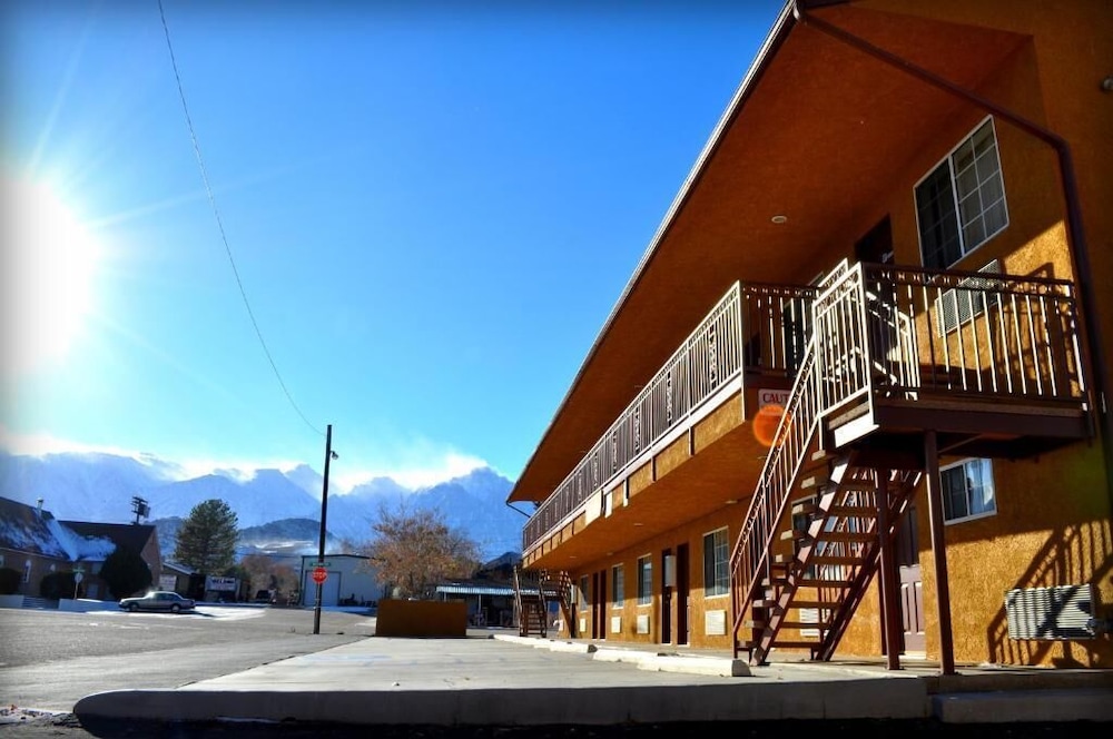 Mount Whitney Motel - photo 14