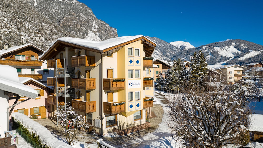 Hotel Genzianella — hotel in Ziano Di Fiemme