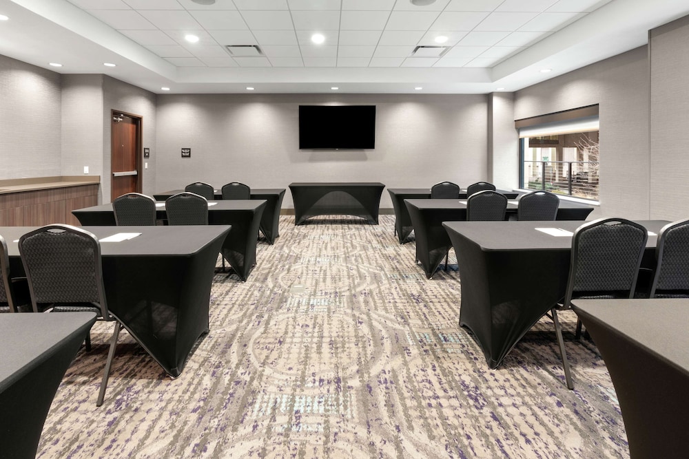Hampton Inn & Suites Spokane Downtown South - photo 55