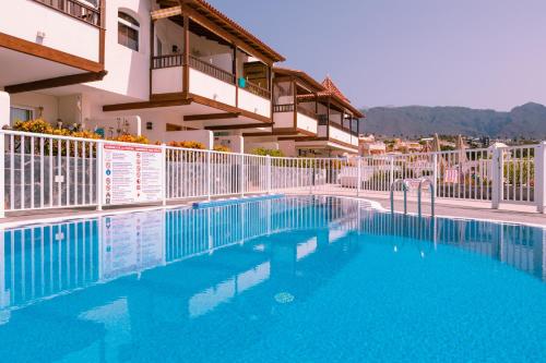 HomeForGuest Apartamento con piscina a 50M del mar en La Caleta — 4-Star Luxury Hotel in Adeje, Spain