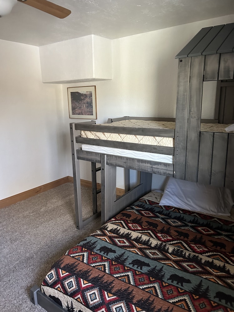 Chinook Winds Motel - photo 81