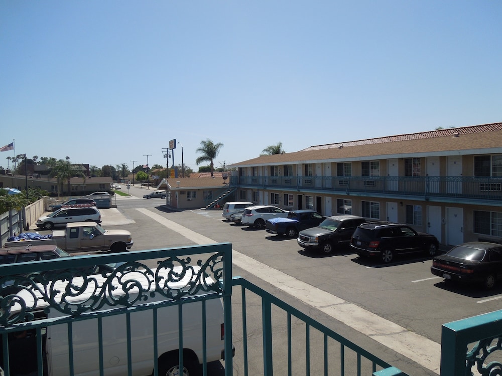 Castaway Motel - photo 24