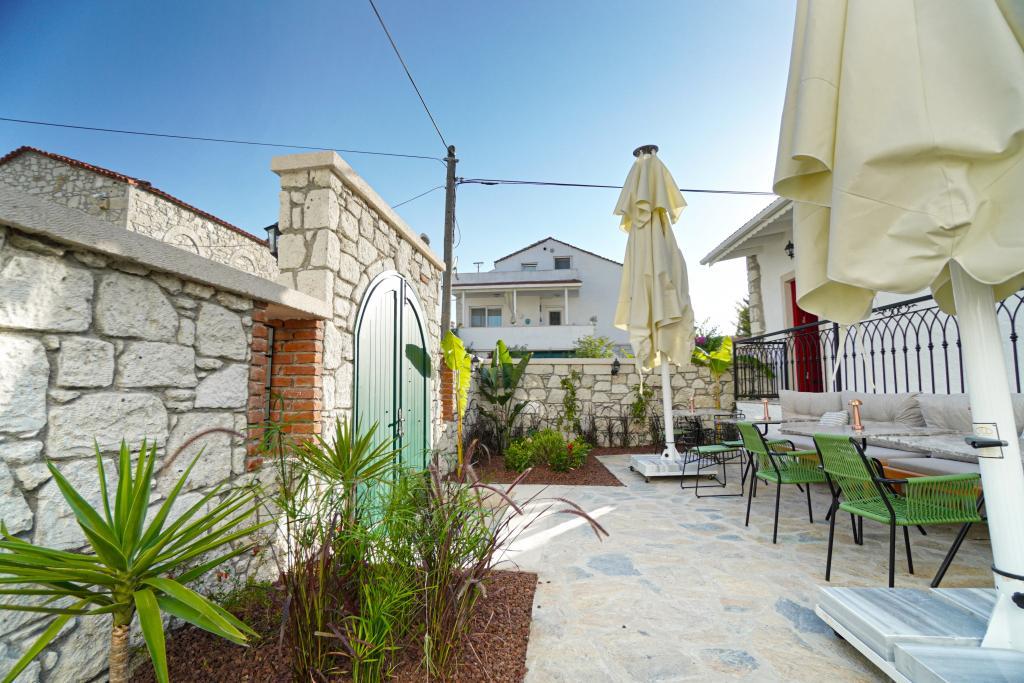 Pom Alacati in Alacati, Turkey