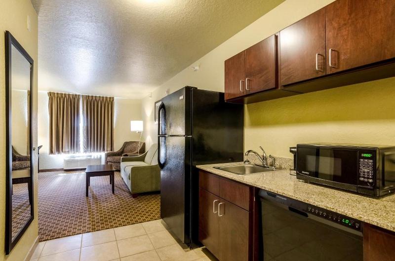 Cobblestone Inn & Suites Eaton - photo 38