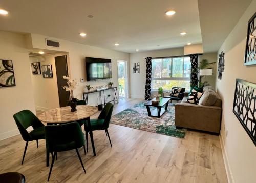 Century City Chic 4 sleep free parking 402 — 4-Star Luxury Hotel in Los Angeles, United States