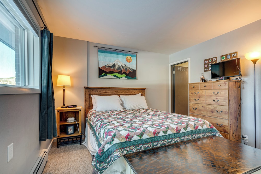 7 Mi To Ski Resort Dillon Condo with Mtn Views - photo 14