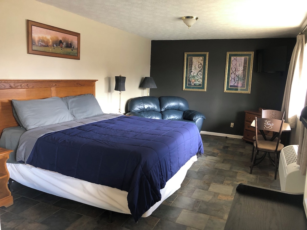 The Tompkinsville Inn - photo 13