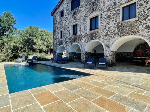 Mas Puig De Baix With Private Pool And Gardens — Olot