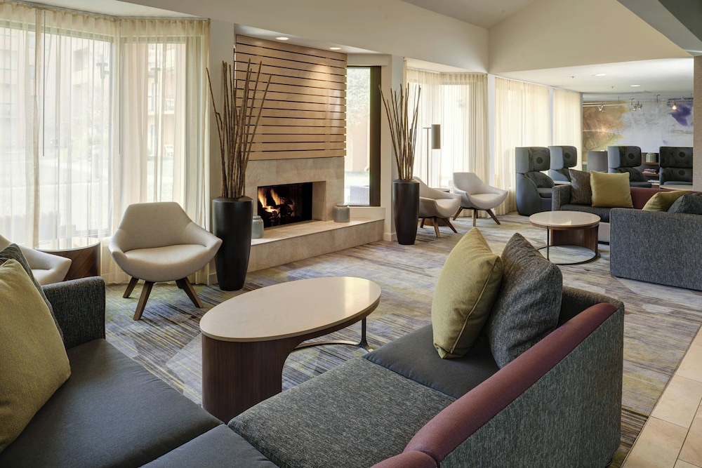 Courtyard by Marriott Indianapolis Airport in Indianapolis, United States