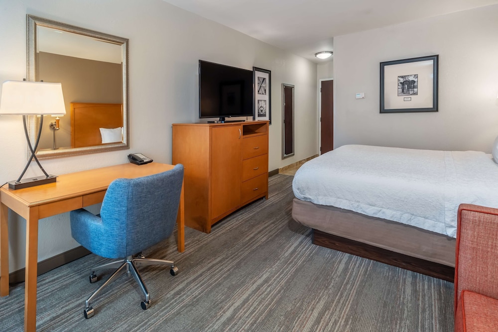 Hampton Inn & Suites Nashville Vanderbilt Elliston Place - photo 10