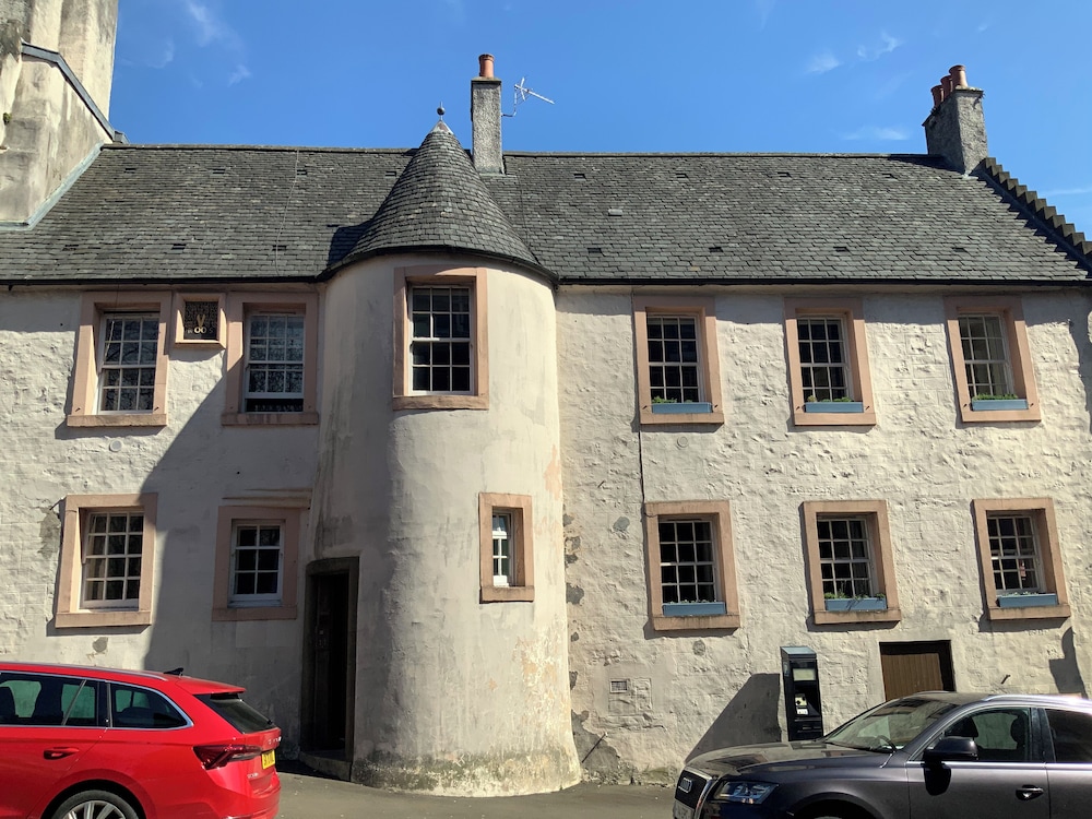Old Spittal Hospital Apartment Free Parking — 4-Star Luxury Hotel in Stirling, United Kingdom