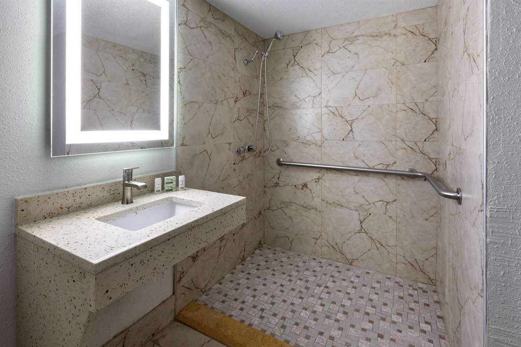 Wingate by Wyndham Troy - photo 32