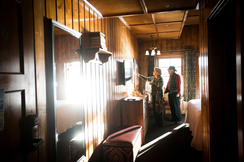 McMenamins Kalama Harbor Lodge - photo 5