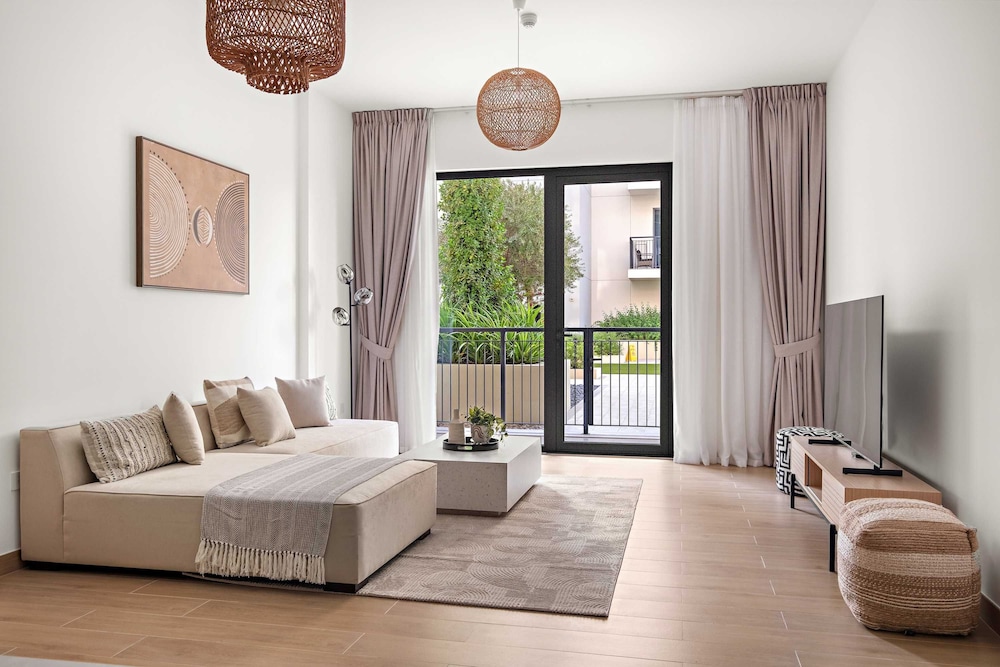Stylish 1BR Apartment in La Sirene — 4-Star Luxury Hotel in Dubai, United Arab Emirates