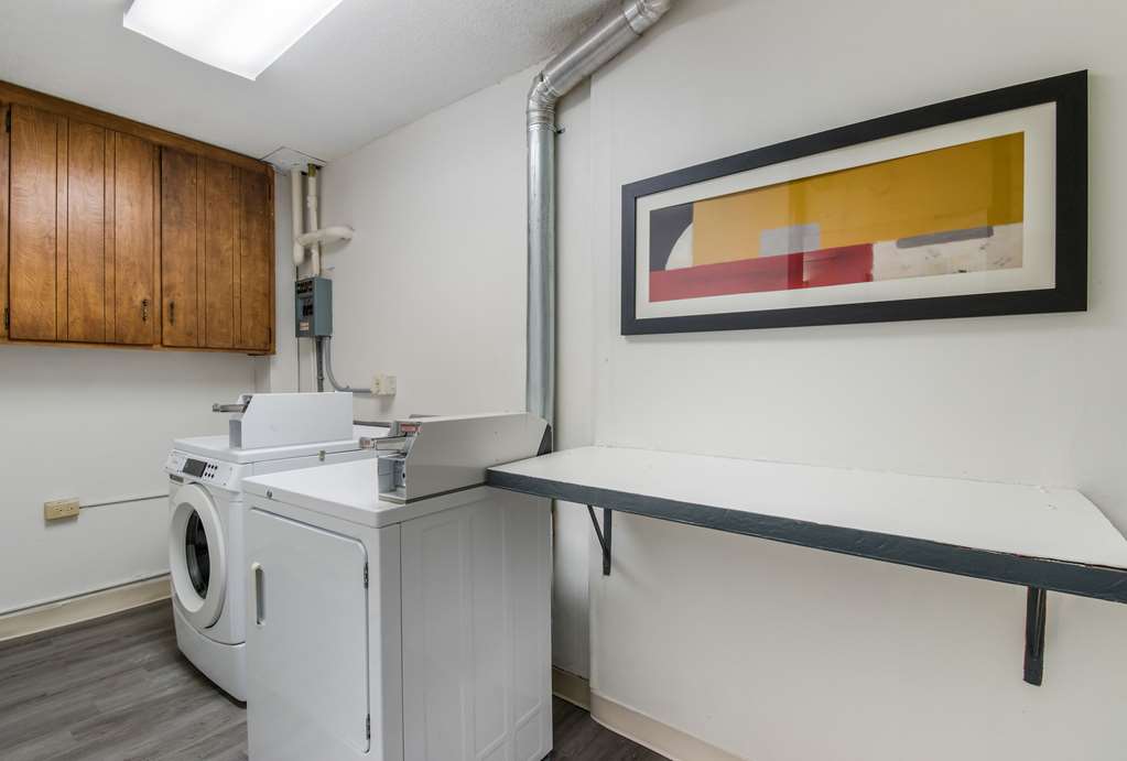 Econo Lodge Inn & Suites Chambersburg Central - photo 29