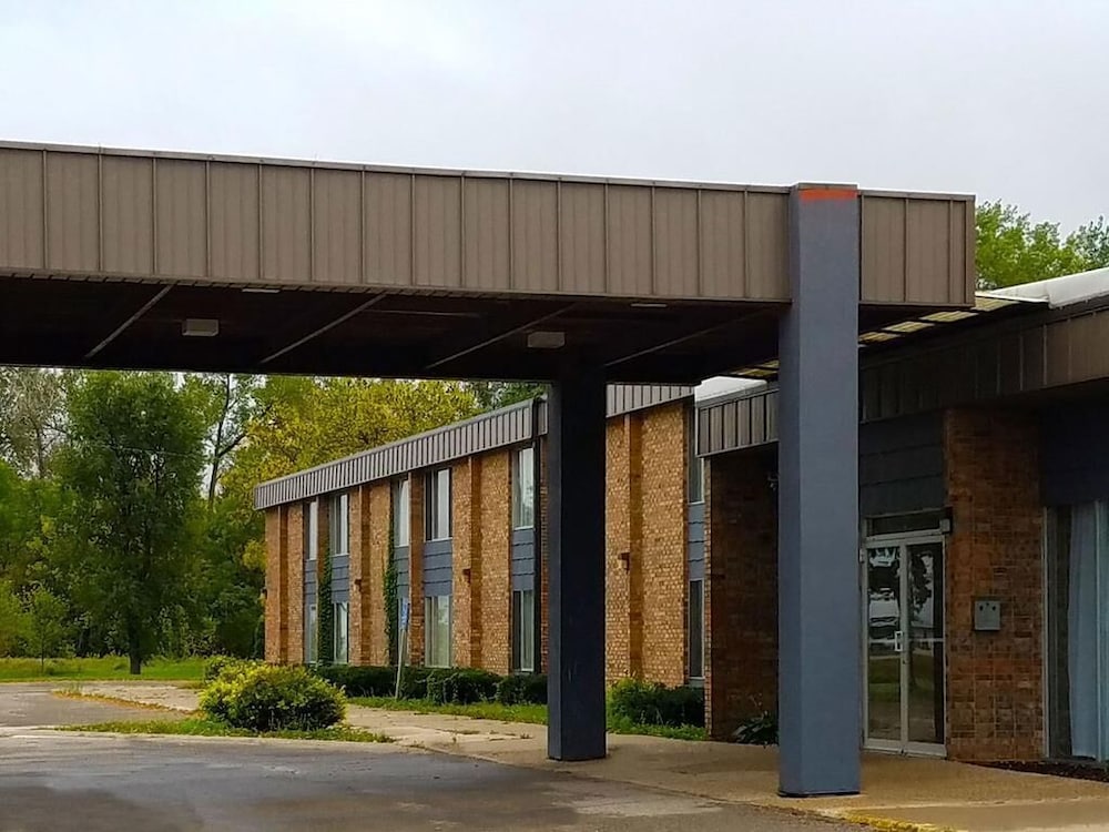 Morris Grand Hotel and Conference Center — hotel in Morris