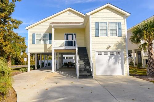 4 BR Stunning House Near Beach and Main St — 4-Star Luxury Hotel in Myrtle Beach, United States