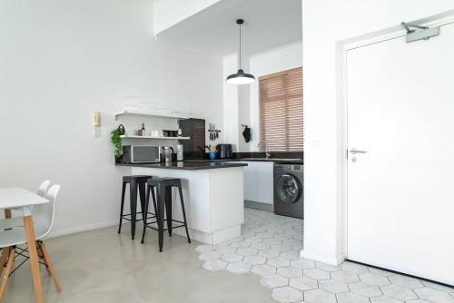 Muizenberg Coastal Hideaway by Surfers Corner