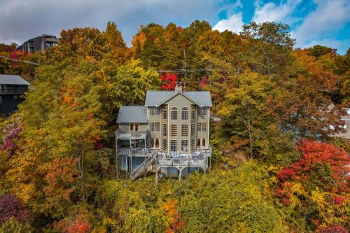 Bears on Skis - last minute hotel in Gatlinburg