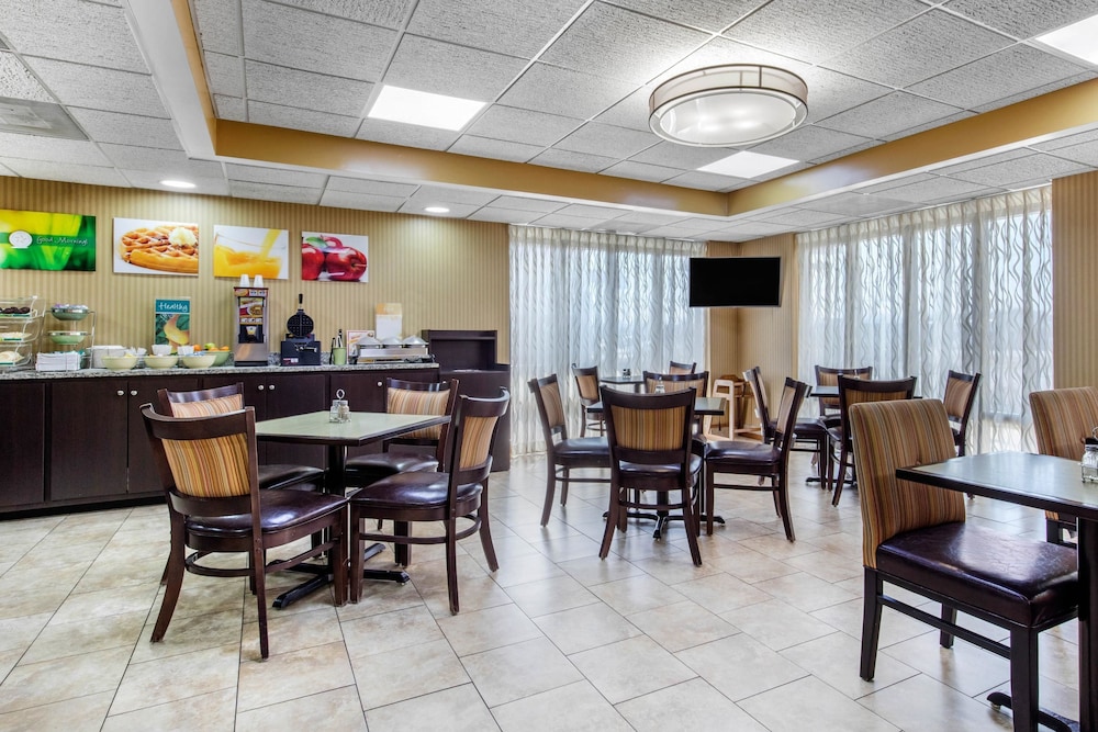 Quality Inn Lebanon - photo 26