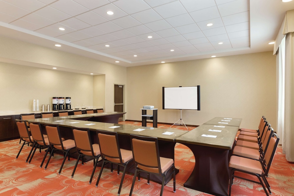 Hampton Inn St. Albans - photo 18
