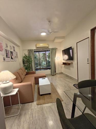 Spacious 1BHK Off Carter Road