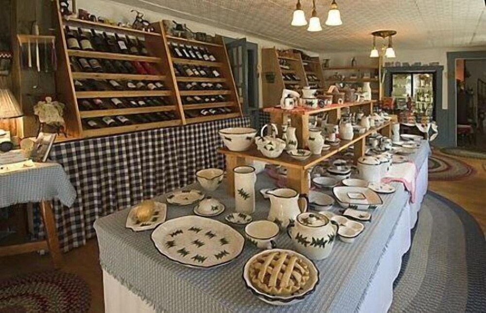 Yardarm Village Inn - photo 12