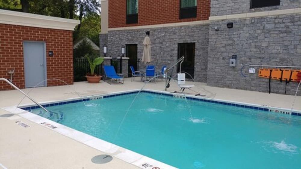 Hampton Inn Lexington Medical Center - photo 26