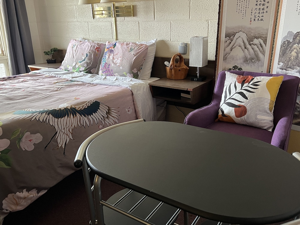 Midtown Inn & Suites - photo 13