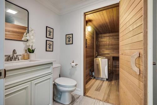 Iconic Luxe Entertainment Villa With Heated Pool Sauna