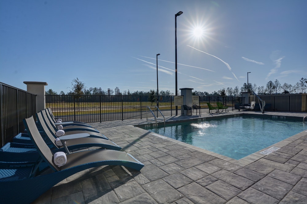 Hampton Inn & Suites Middleburg - photo 32