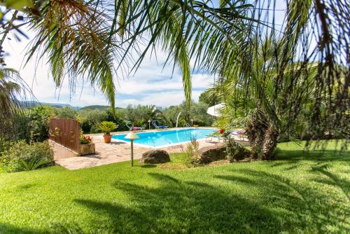 Villa Luna Smeralda ad Alghero villa con piscina ad uso esclusivo per 8 persone — 4-Star Luxury Hotel in Alghero, Italy