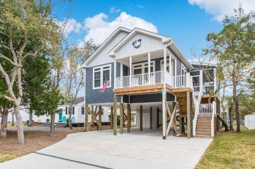 BB and T by the Sea in Oak Island, United States