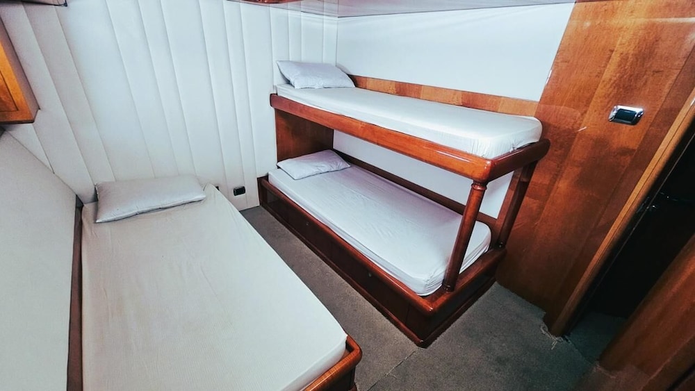 Riviera Leisure Yachts Dubai — 5-Star Luxury Hotel in Dubai, United Arab Emirates