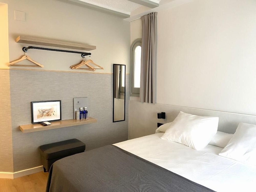 Hotel Caléndula in Sant Feliu De Guixols, Spain