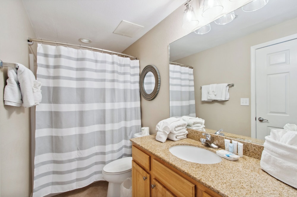 Crystal Tower Comfort Condos by Hosteeva - photo 87