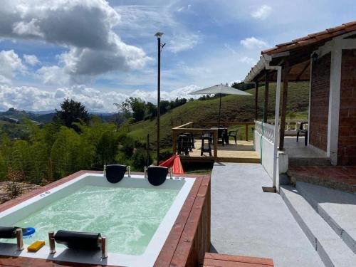 Hermosa Finca Con Piscina y Jacuzzi in El Penol, Colombia