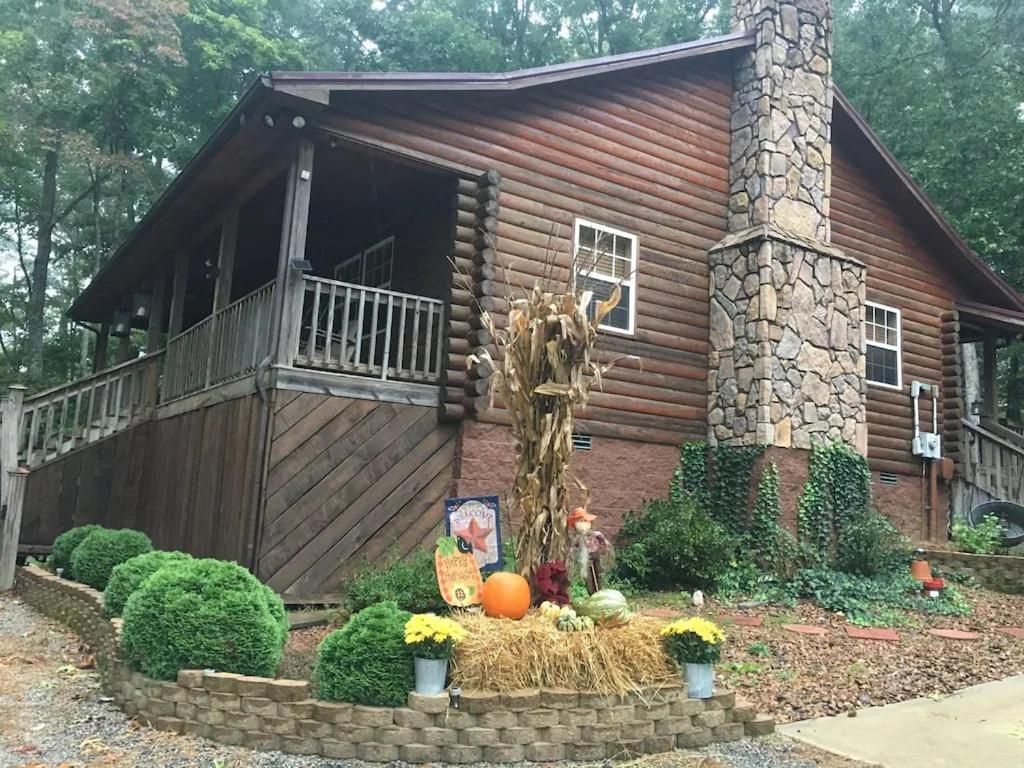 TN State Parks Open Hikes Waterfalls Firepits — hotel in Spencer