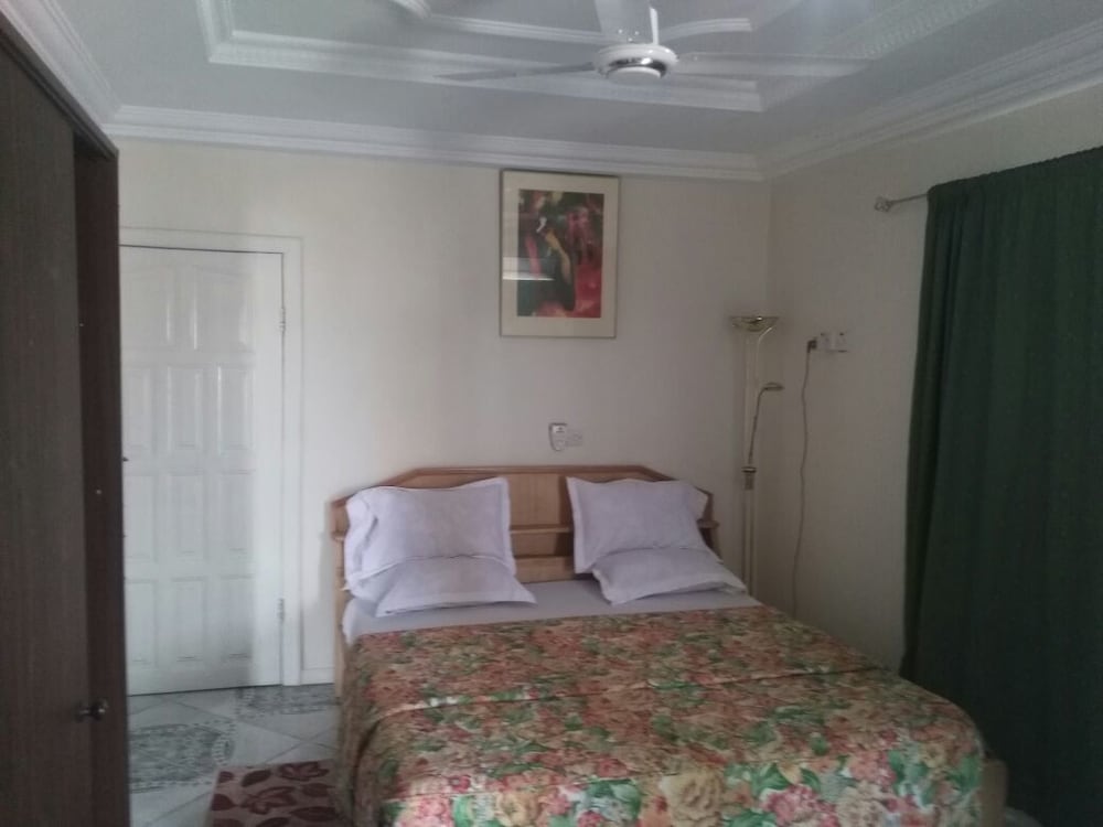 Royal Triangle Guest House — Nsawam — photo 4