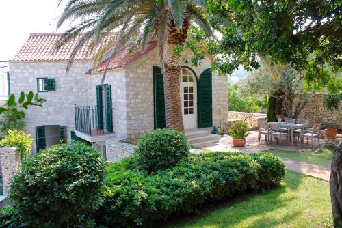 Villa St Roko Charme Holidays — 4-Star Luxury Hotel in Sutivan, Croatia