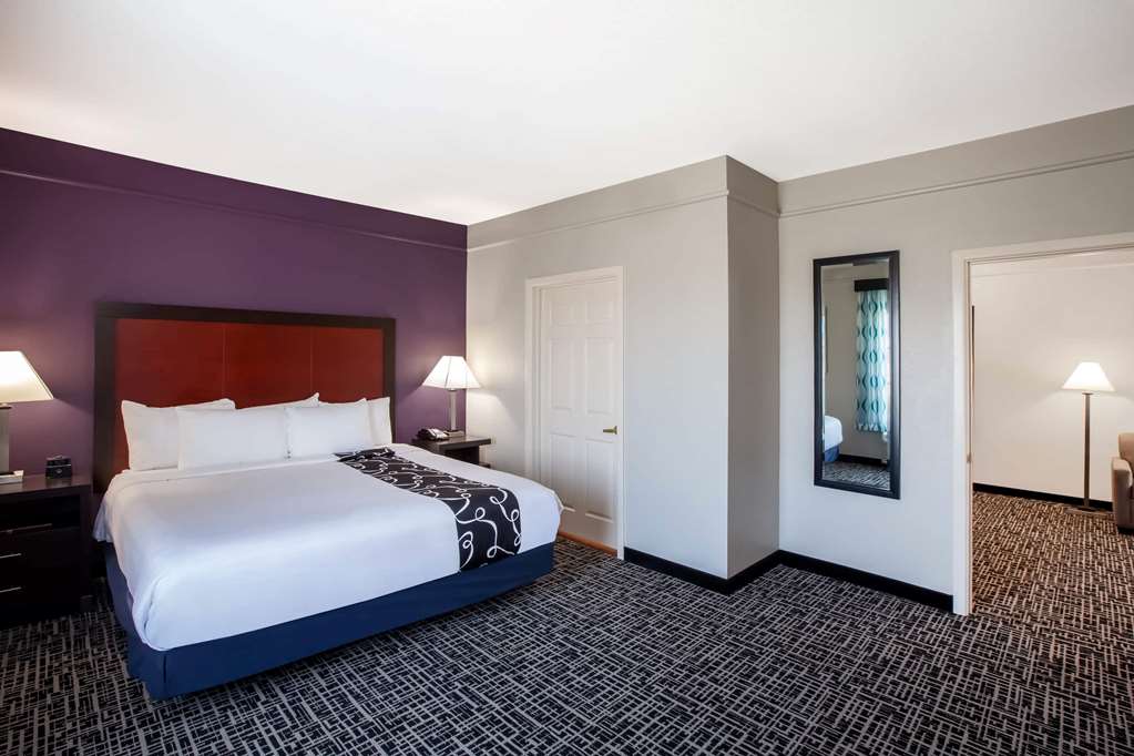 La Quinta Inn & Suites by Wyndham Lubbock North - photo 20