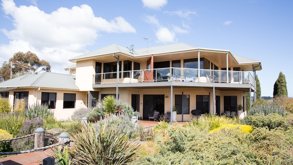 Hilltop Apartments Phillip Island Adults Only — 4-Star Luxury Hotel in Cowes, Australia