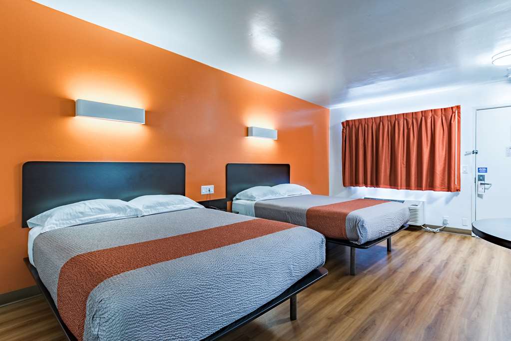 Motel 6 - photo 9