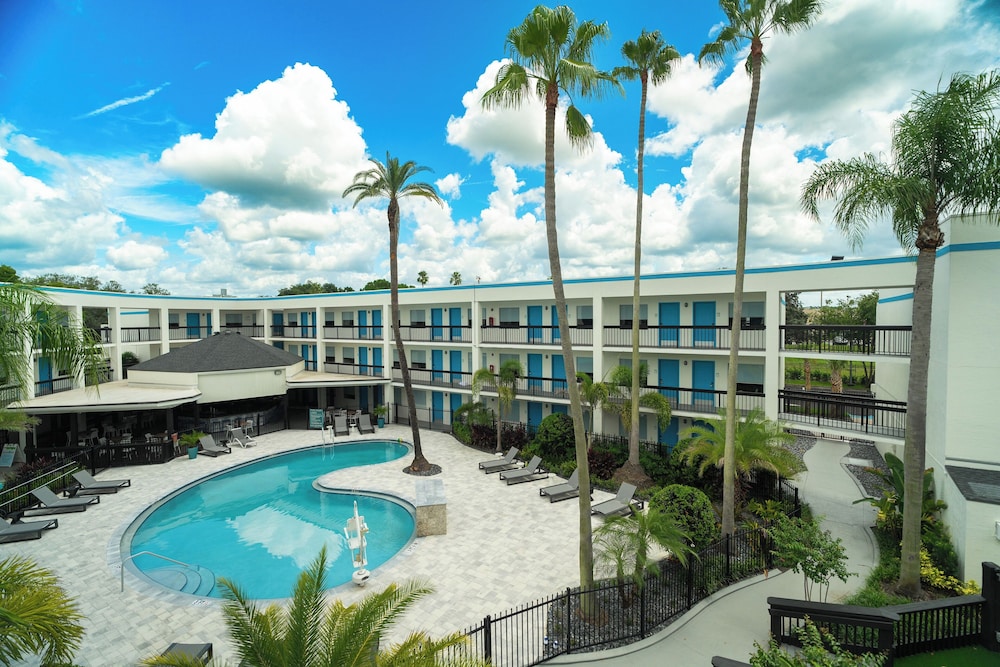 Baymont by Wyndham Tampa Near Busch Gardens