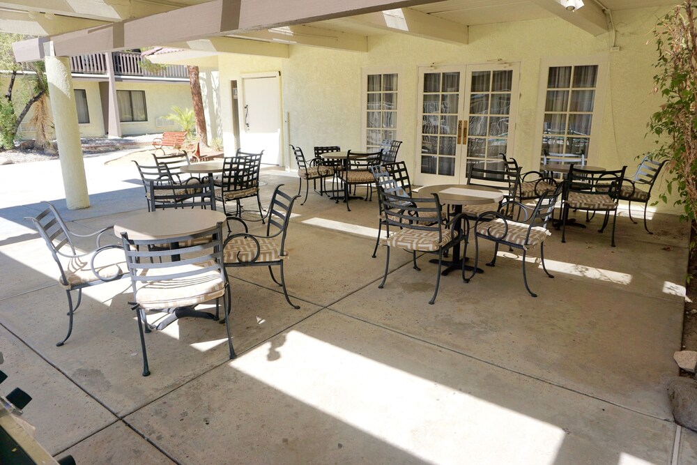 Red Roof Inn Ridgecrest - photo 32