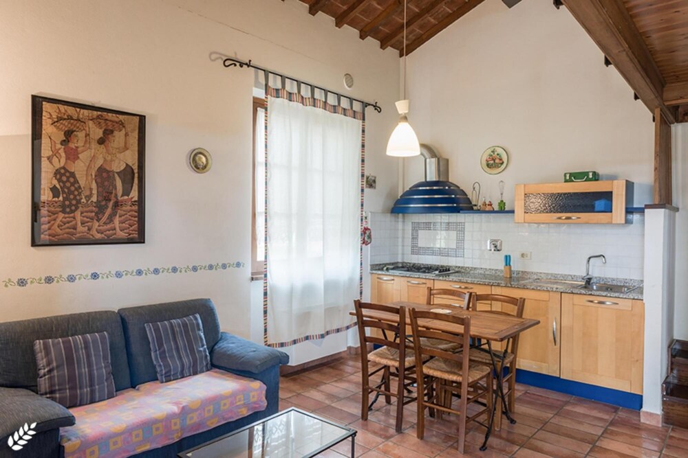 Pomegranate apt With Shared Pool — 5-Star Luxury Hotel in Castiglione Del Lago, Italy