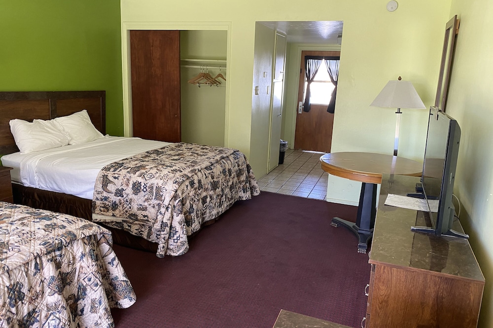 OYO Hotel Yuma AZ Desert Grove - photo 2
