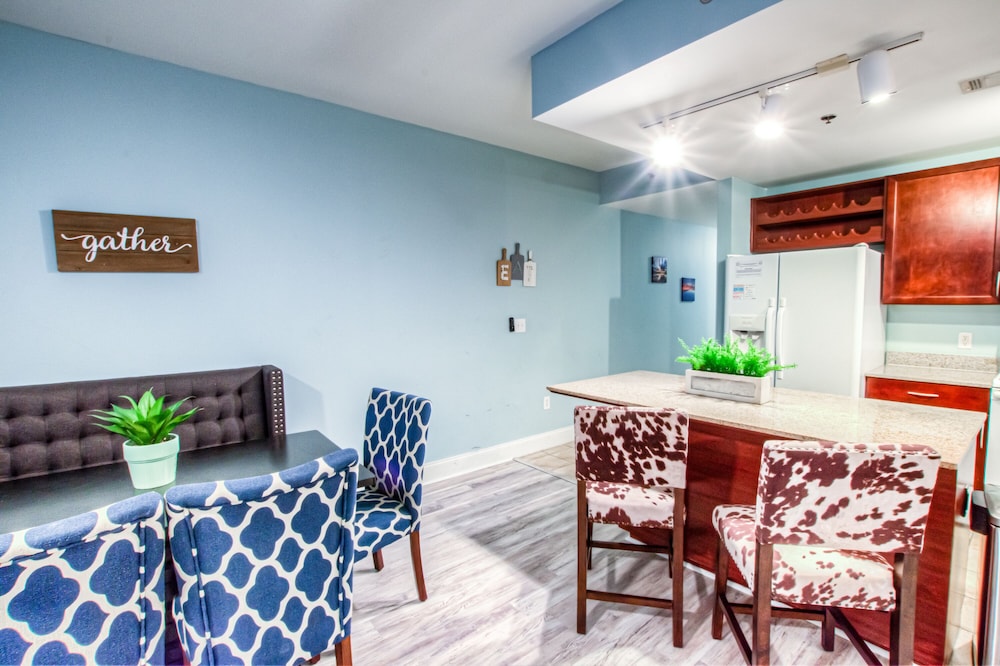 Laketown Wharf Resort by Aneliya's Rentals - photo 359