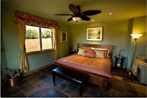 Pearlessence Vineyard Inn - photo 17