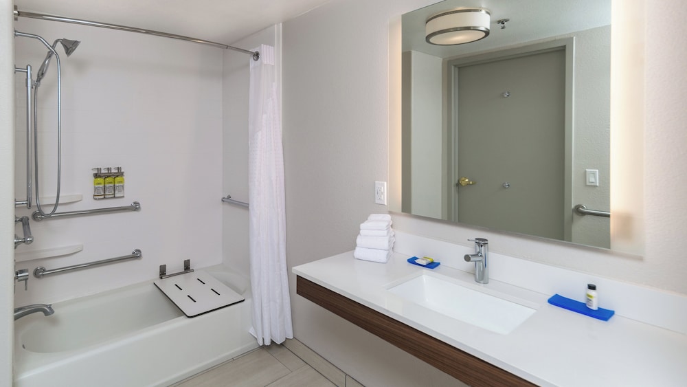 Holiday Inn Express & Suites Dinuba West by IHG - photo 7